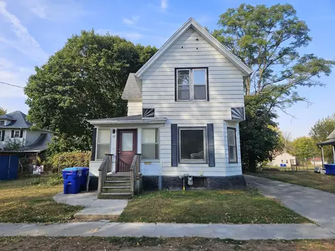 12 5th Ave NW, Oelwein, IA 50662