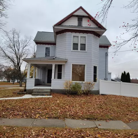 204 N Washington St, Hudson, IA 50643