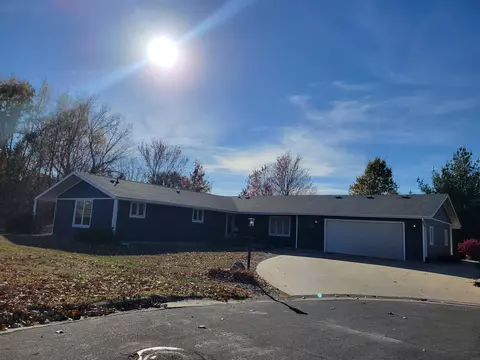 201 Oak Park, Parkersburg, IA 50665