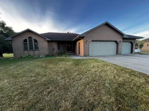 16300 189th St, Manchester, IA 52057