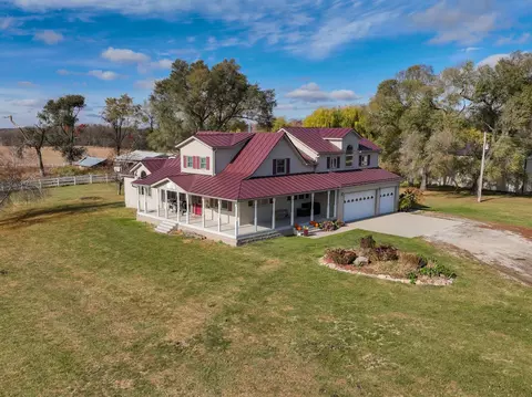 1984 Colonel Taylor Rd, Decorah, IA 52101