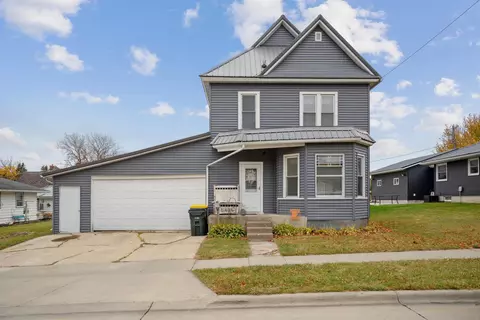 306 NE 3 St, Waukon, IA 52172