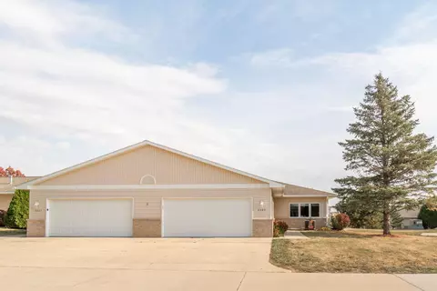 4409 Reflection Ln, Waterloo, IA 50701