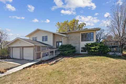 5909 S Ave, Oelwein, IA 50662