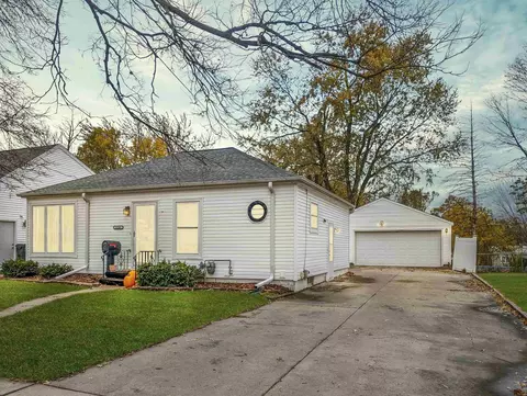 1146 Hammond Ave, Waterloo, IA 50702