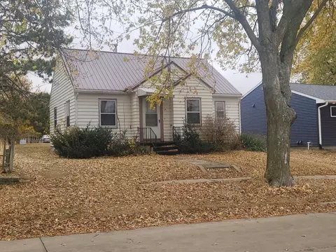 29 6th Ave SE, Oelwein, IA 50662