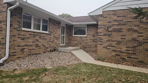 1951 Minnetonka Dr, Cedar Falls, IA 50613