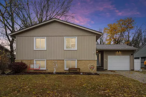 27 Maplewood Dr, Oelwein, IA 50662