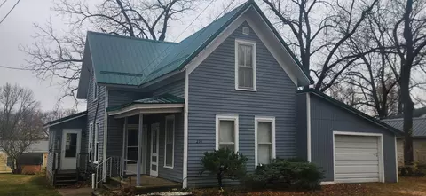 210 W Spring St, Strawberry Point, IA 52076