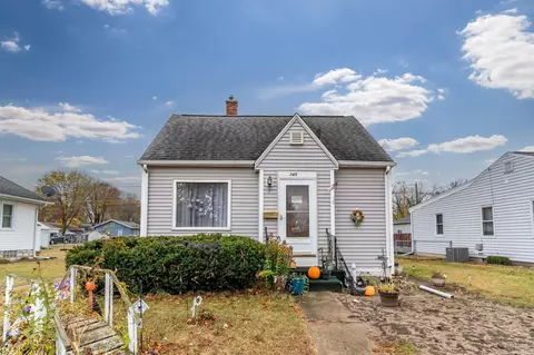 745 Dawson St, Waterloo, IA 50703