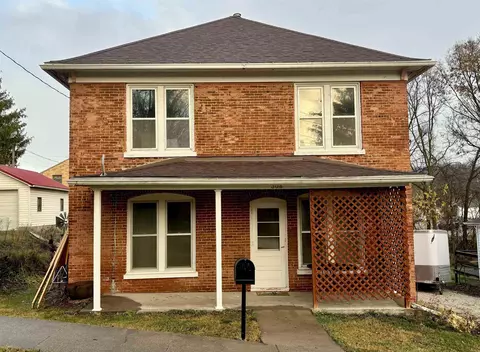 308 Court St, Decorah, IA 52101