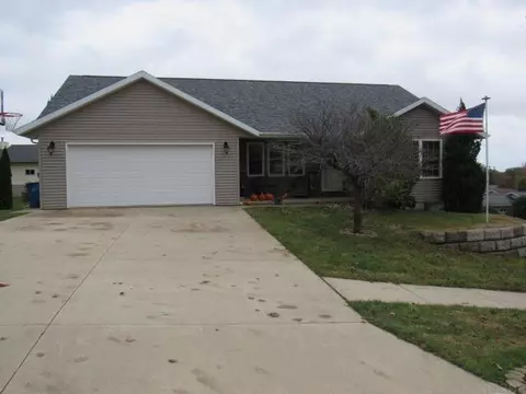 714 Bruce Allen Dr, Monticello, IA 52310