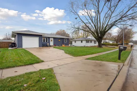 401 Bonita Blvd, Cedar Falls, IA 50613