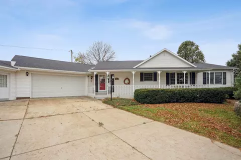 8401 Eldora Rd, Hudson, IA 50643