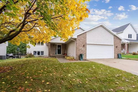 5301 Carey Dr, Cedar Falls, IA 50613
