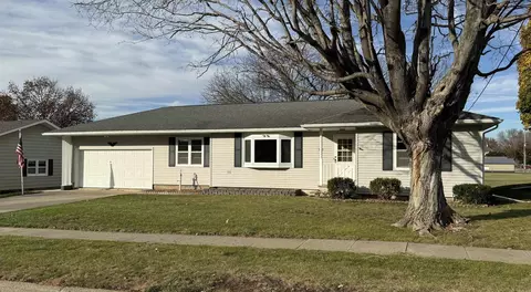 220 Lincoln St, Denver, IA 50622