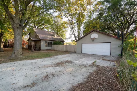 306 E Grove St, Shell Rock, IA 50670 photo 4