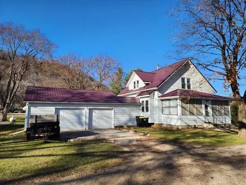 475 SW Main St, New Albin, IA 52160