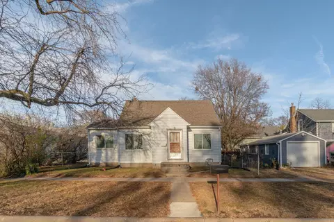59 Sycamore St, Waterloo, IA 50703
