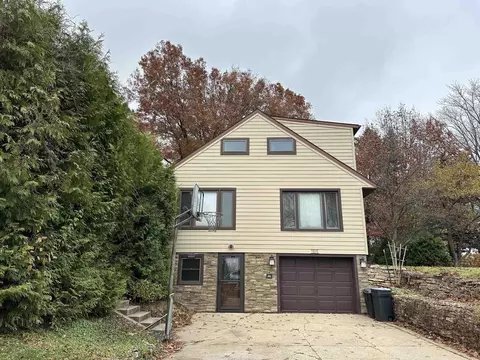 1515 Laurel Dr, Decorah, IA 52101