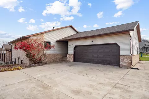 1400 Pinnacle Pl, Waterloo, IA 50701