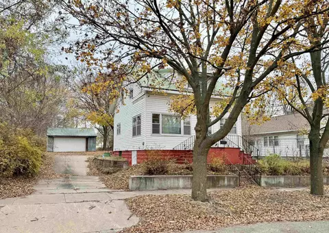 1225 Grandview Ave, Waterloo, IA 50703