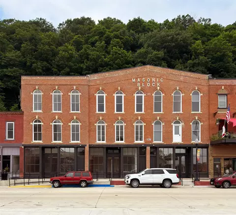 136 Main St #302, Mcgregor, IA 52157