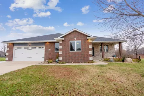 5326 Celtic Ct, Cedar Falls, IA 50613