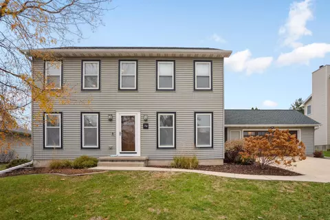 712 Maucker Rd, Cedar Falls, IA 50613