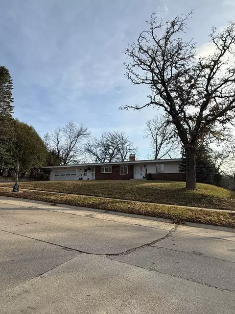 722 Ridge Rd, Decorah, IA 52101