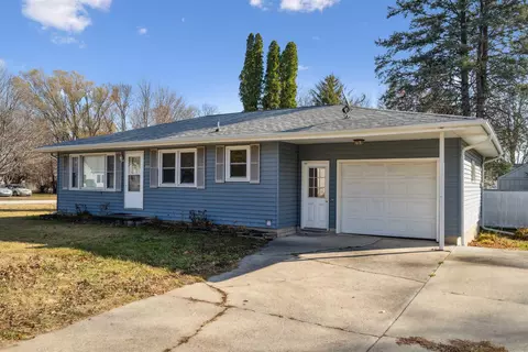 404 S Wright, Shell Rock, IA 50670 photo 2