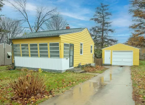 815 4th St NW, Waverly, IA 50677