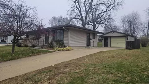 807 7th Ave NE, Oelwein, IA 50662