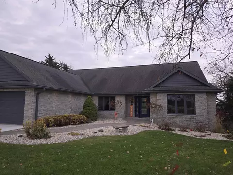 2393 Shagbark Ln Rd, Decorah, IA 52101