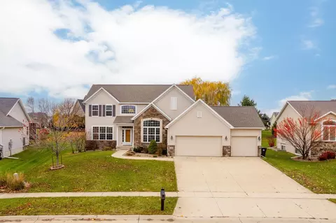 1603 Quail Ridge Rd, Cedar Falls, IA 50613
