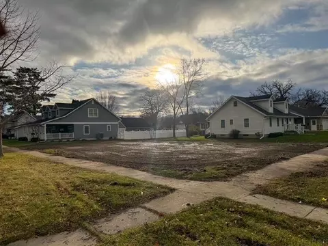 214 Ohio St, Decorah, IA 52101