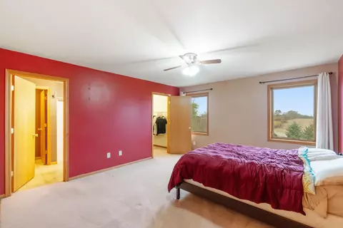 3929 Memory Ln, Waterloo, IA 50702 photo 12