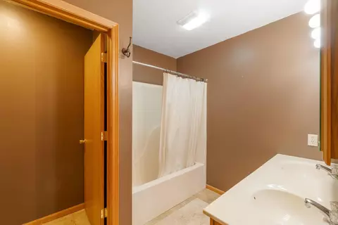 3929 Memory Ln, Waterloo, IA 50702 photo 14