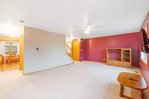 3929 Memory Ln, Waterloo, IA 50702 photo 3