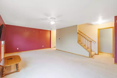 3929 Memory Ln, Waterloo, IA 50702 photo 4