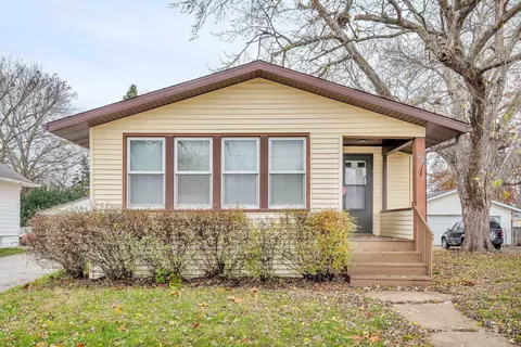 906 Baltimore St, Waterloo, IA 50702