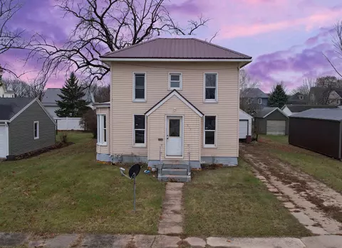 213 S Guilford St, Sumner, IA 50674