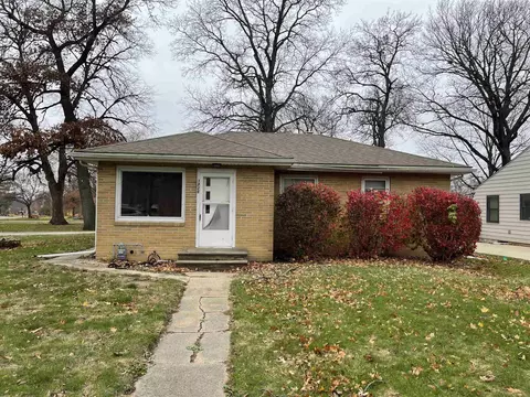 1725 Park Dr, Cedar Falls, IA 50613