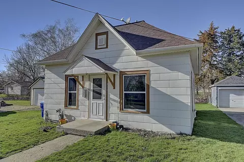 311 NE 2nd St, Oelwein, IA 50662