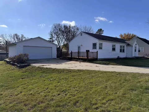 1604 2nd St, Cedar Falls, IA 50613