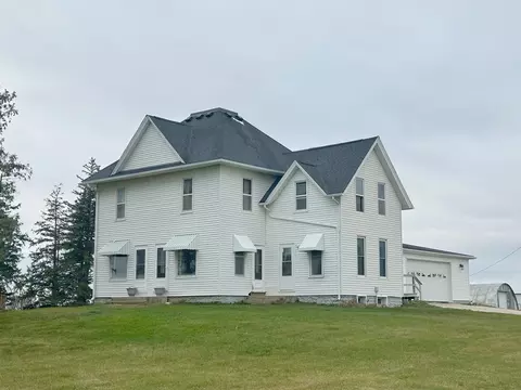 1856 Meadowlark Rd, Decorah, IA 52101