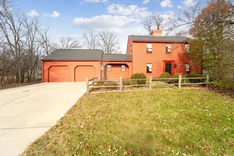 2508 Pleasant Dr, Cedar Falls, IA 50613