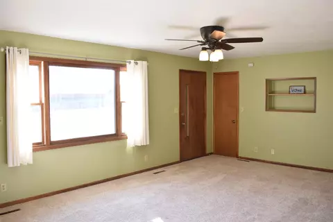 509 8th St, Gladbrook, IA 50635 photo 3