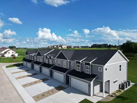 4317 Spruce Creek Dr, Cedar Falls, IA 50613