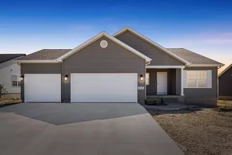 4525 Sonoma Dr, Cedar Falls, IA 50613